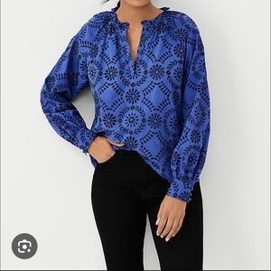 Ann Taylor Eyelet Floral Puff Sleeve Popover Cotton Top sz M Blue Black